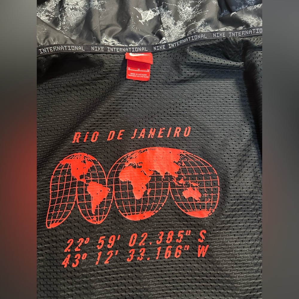 Nike Windrunner - Picture 6 of 8